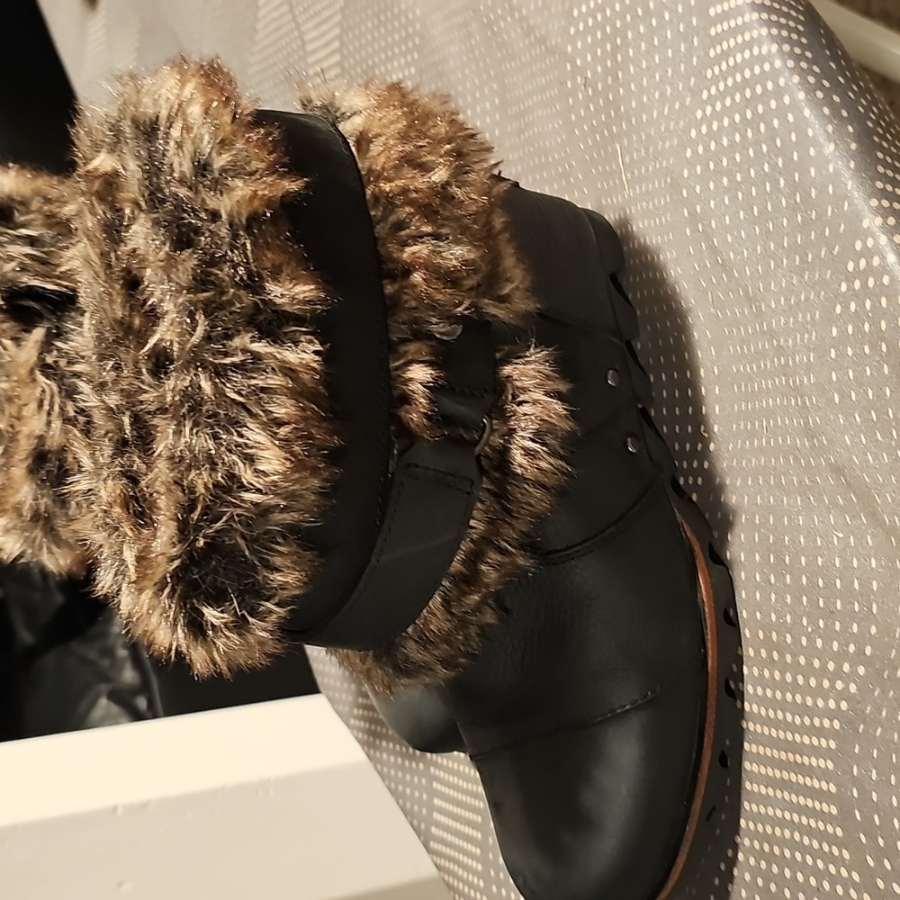 Sorel Joan of Arctic wedge ankle boots...very good....size 7..free shipg - Picture 2 of 8